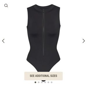 Skims NWT zip front color onyx